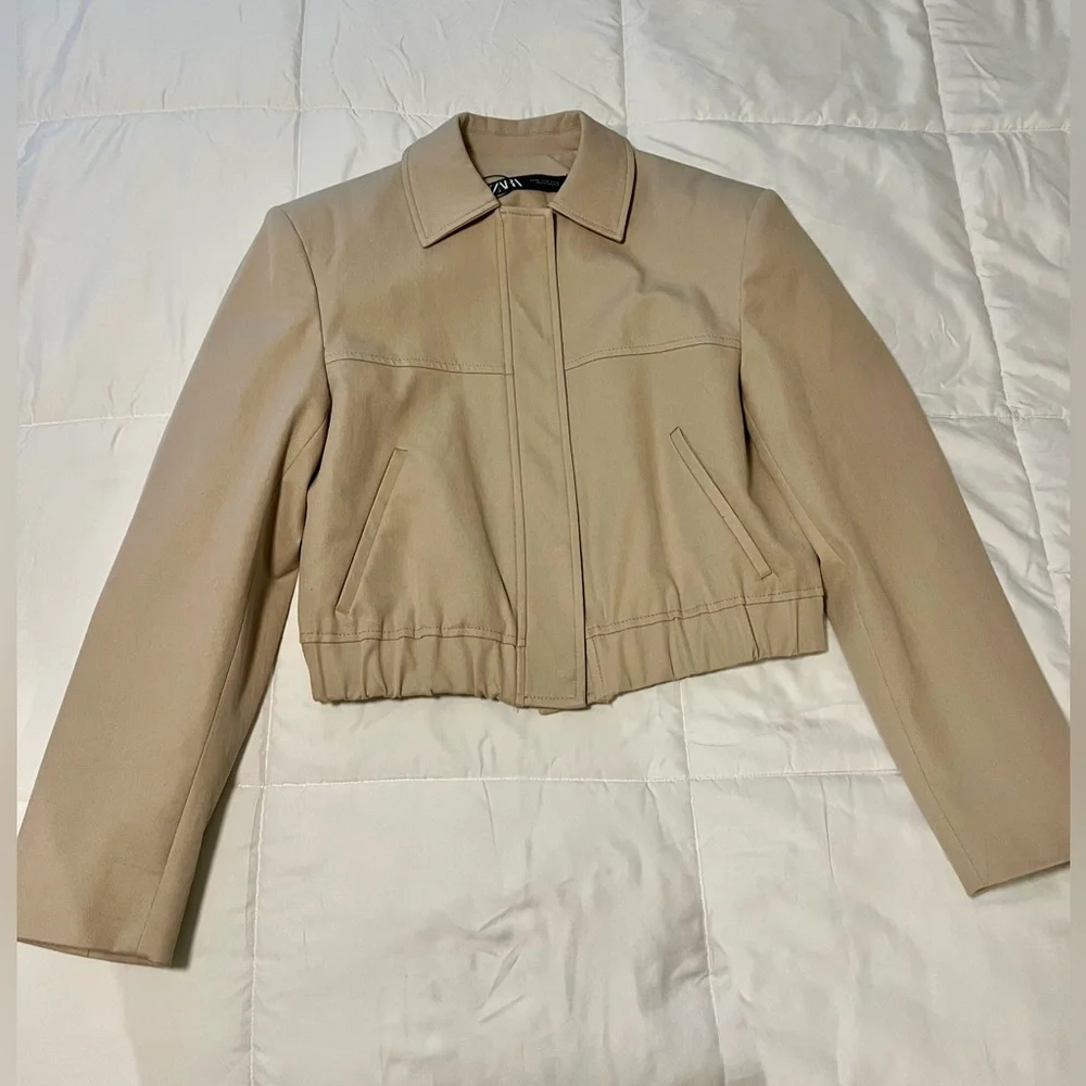 Cropped jacket with shoulder pads - Picture 1 of 8